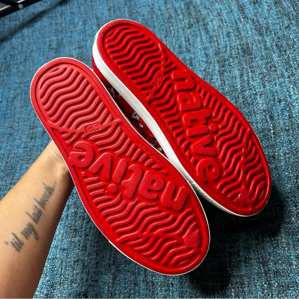 Native x Disney Slip On Minnie Mouse Shoes in Red White Black Women's Size 7